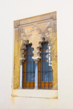 Arapça tarzı pencereler