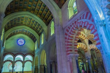 Arapça tarzı son derece süslü tavanlar Cordoba Camii,