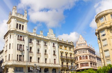 Cordoba, İspanya'nın şehirdeki modern binalar