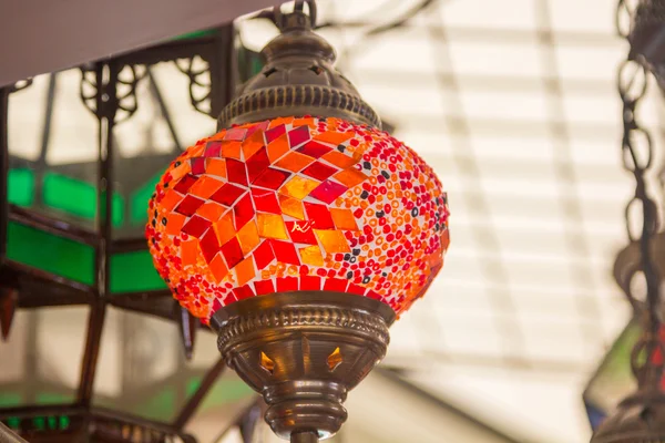 Prachtige kleurrijke lampen Arabische stijl van het verfraaien van — Stockfoto