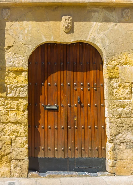 Antica porta di accesso all'alloggio — Foto Stock