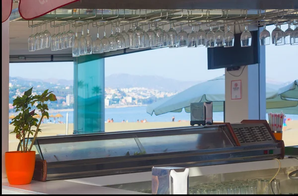 Crystal glasses adorning the roof of a beach cafe — Stock Photo, Image