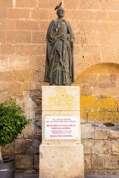 Statua in bronzo del vescovo Diego Advantage Milano — Foto Stock