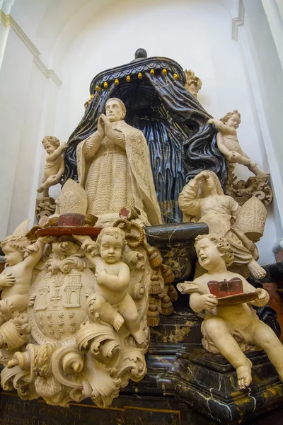 Tumba do Bispo Salazar na Mesquita de Córdoba, Espanha — Fotografia de Stock