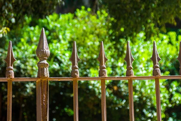 Pontos de lança cerca de ferro — Fotografia de Stock