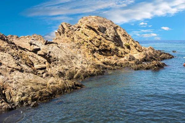 Rocky coast on the mediterranean sea — Stock Photo, Image