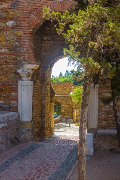 Ancient brick passageway door in the famous La Alcazaba in Malag — Stock Photo, Image