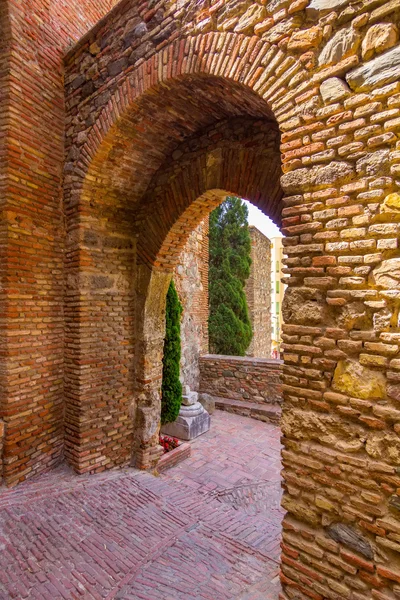 Ancient brick passageway door in the famous La Alcazaba in Malag — Stock Photo, Image