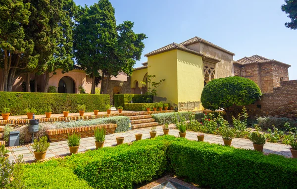 Courtyards and gardens of the famous Palace of the Alcazaba in M — Stock Photo, Image