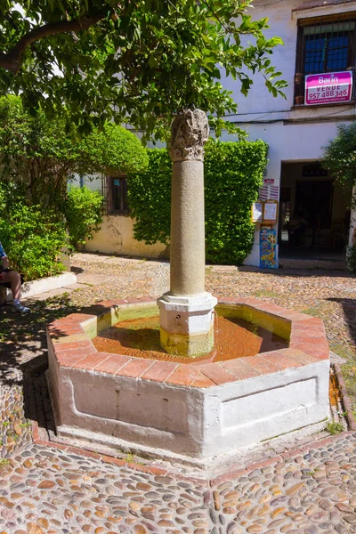 Small decorative fountain in city of Cordoba, Spain — Stock Photo, Image