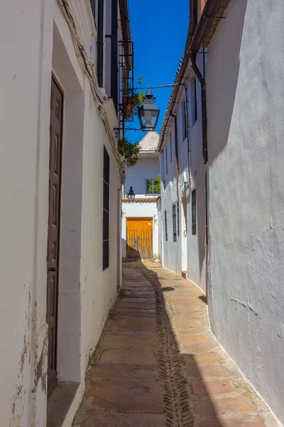 Ruas típicas da cidade limpa agradável Córdoba, Espanha — Fotografia de Stock