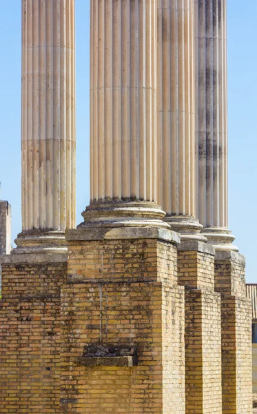 Romerska pelare av det andra århundradet före Kristus i Cordoba, Sp — Stockfoto