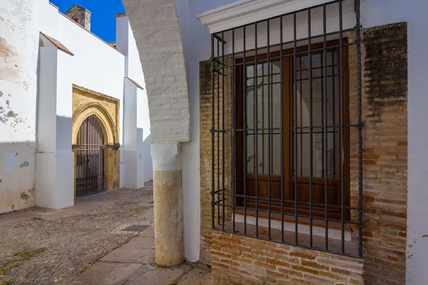 Típicas casas encaladas a lo largo de las calles de la ciudad de Cord —  Fotos de Stock