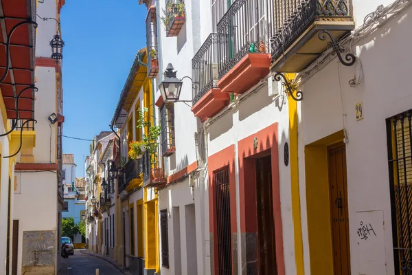 Típicas casas encaladas a lo largo de las calles de la ciudad de Cord —  Fotos de Stock