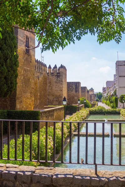 Středověké zdi v městě Cordoba, Španělsko — Stock fotografie