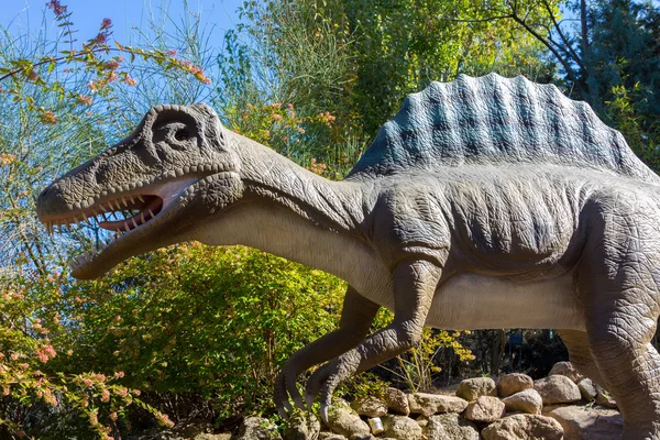 Dinosaur with Spinosaurus dorsal fin — Stock Photo, Image