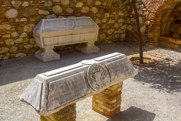 在著名的宫殿里的阿尔卡萨瓦在马的阿拉伯风格的坟墓 — 图库照片