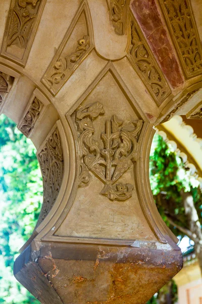 Detalles de las puertas decoradas de estilo árabe en el famoso Palacio de — Foto de Stock