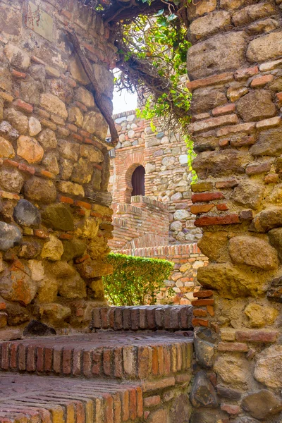 Accesso di stile arabo nel famoso Palazzo dell'Alcazaba a Mal — Foto Stock