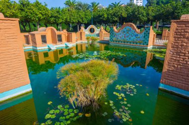 Endülüs tarzı güzel gölet Park, Malaga, İspanya