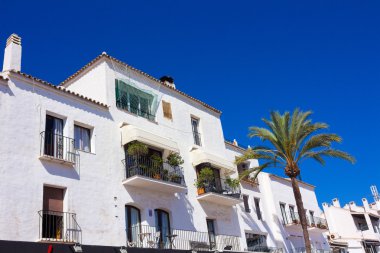 Puerto Banus, Malaga İspanya oldukça tipik beyaz evler
