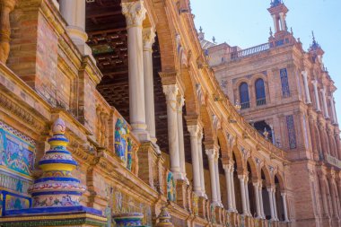 sütunları kemerler ünlü Plaza İspanya'nın Seville, İspanya yakınındaki