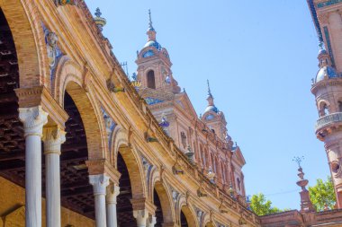 sütunları kemerler ünlü Plaza İspanya'nın Seville, İspanya yakınındaki
