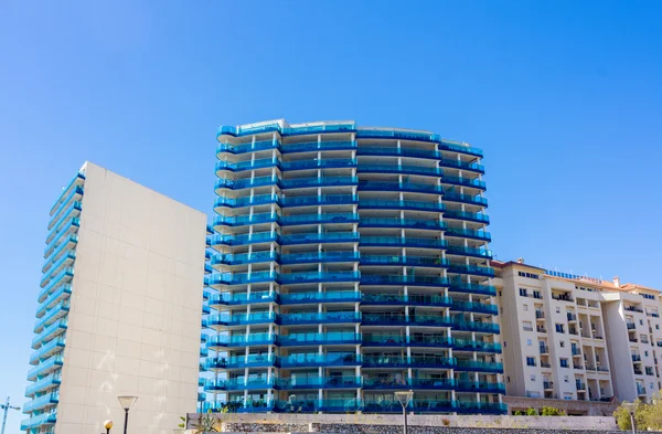 Modern blauw glazen gebouw — Stockfoto
