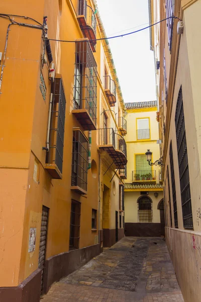 Rua típica na cidade resort de Málaga, Espanha — Fotografia de Stock