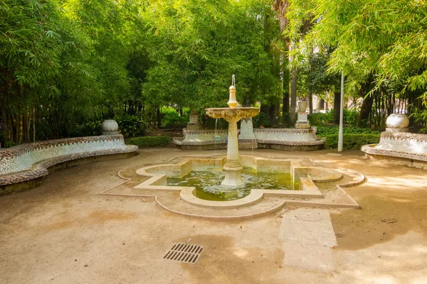 Beautiful ornamental fountain highly decorated in the Park of Ma — Stock Photo, Image