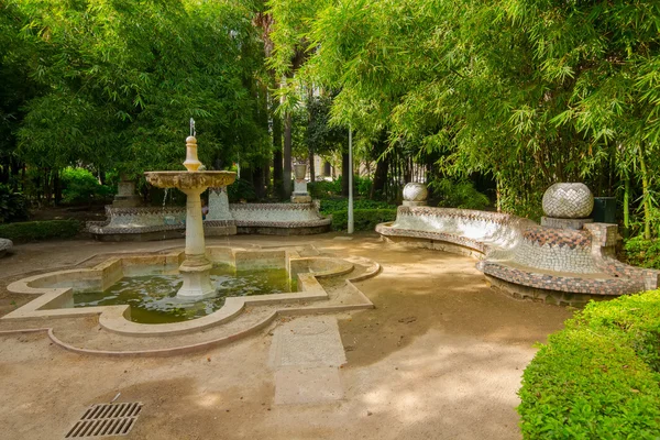 Beautiful ornamental fountain highly decorated in the Park of Ma — Stock Photo, Image