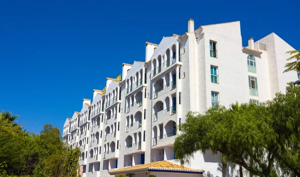 Pretty typical white houses Puerto Banus, Malaga España — Stock Photo, Image