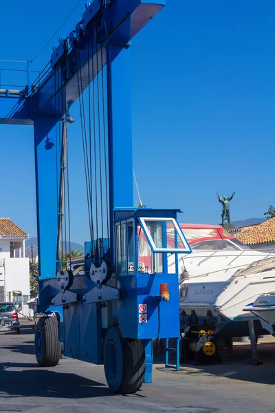 Special vehicle to lift and move boats — Stock Photo, Image