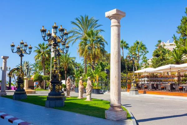 Beautiful and luxurious decorated streets of the town of Puerto — Stock Photo, Image