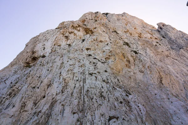 Steile wand des felsens von gibraltar, spanien — Stockfoto