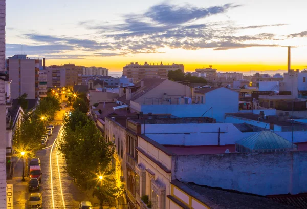 Strada in bella alba nella città di Jerez de la frontera Cad — Foto Stock