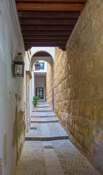 Arcadas para o calor do dia em ciudd Sevilha, Espanha — Fotografia de Stock