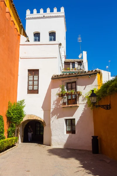 Schöne Straßen voller typischer Farben der andalusischen Stadt o — Stockfoto