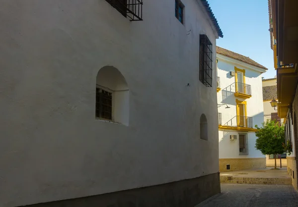 Mooie straten vol met typische kleur van de Andalusische stad o — Stockfoto