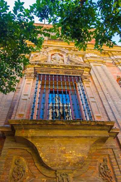 Details van de binnenplaats van de kerk van de Verlosser in Sevilla, — Stockfoto