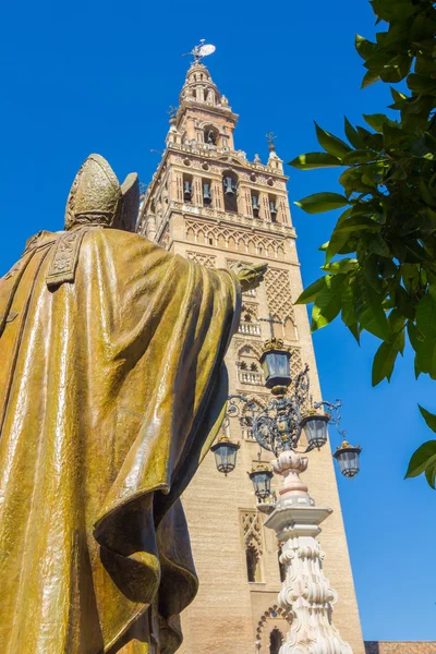 Vue sur la célèbre Giralda à Séville, Espagne — Photo