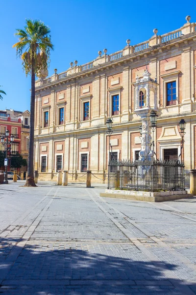 Részletek a homlokzat, a katedrális, a Santa Maria La Giralda — Stock Fotó