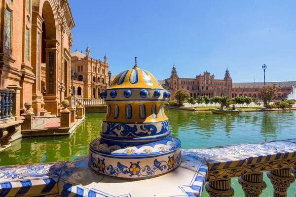 Detaljer keramik målad i berömda torget Spanien i Sevilla — Stockfoto