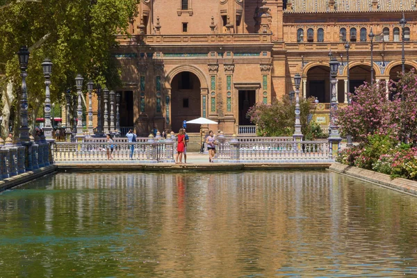 Rybník známého Plaza Španělska v Seville, Španělsko — Stock fotografie