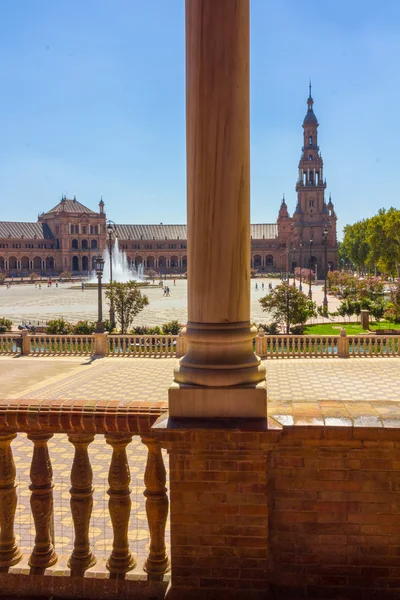 Kolumnerna valv nära den berömda Plaza i Spanien i Sevilla, Spanien — Stockfoto