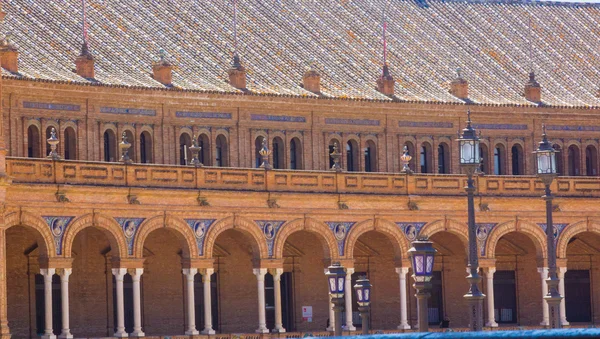 Στήλες καμάρες κοντά στο περίφημο Plaza της Ισπανίας στη Σεβίλλη της Ισπανίας — Φωτογραφία Αρχείου