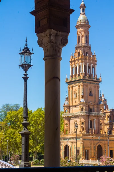 Łuki kolumn w pobliżu słynnego Plaza Hiszpania w Sewilla, Hiszpania — Zdjęcie stockowe