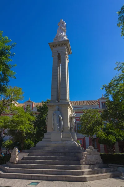 Соборная площадь в городе Севилья, Испания — стоковое фото