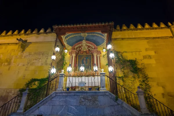 Pequeña capilla al aire libre a un lado de la famosa Mezquita de Córdoba —  Fotos de Stock