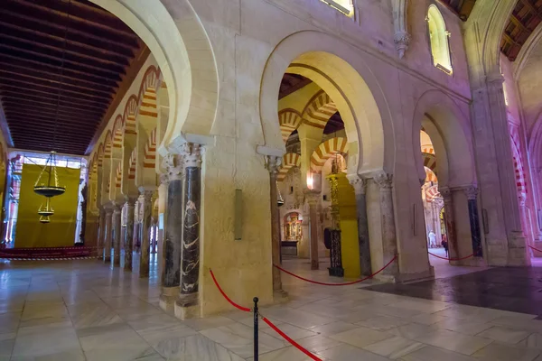 Hermosa arquitectura Mezquita Árabe de Córdoba, España — Foto de Stock